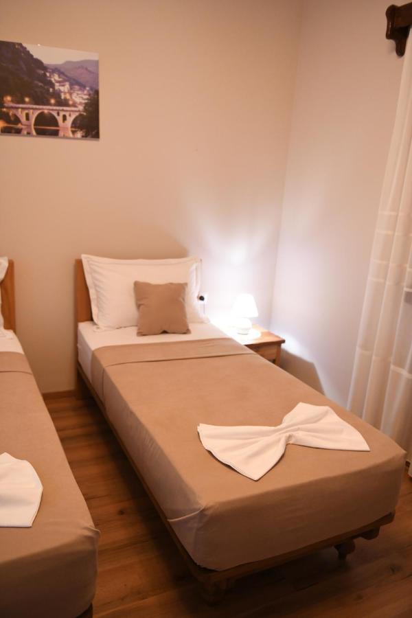 Guesthouse Leo Berat Extérieur photo