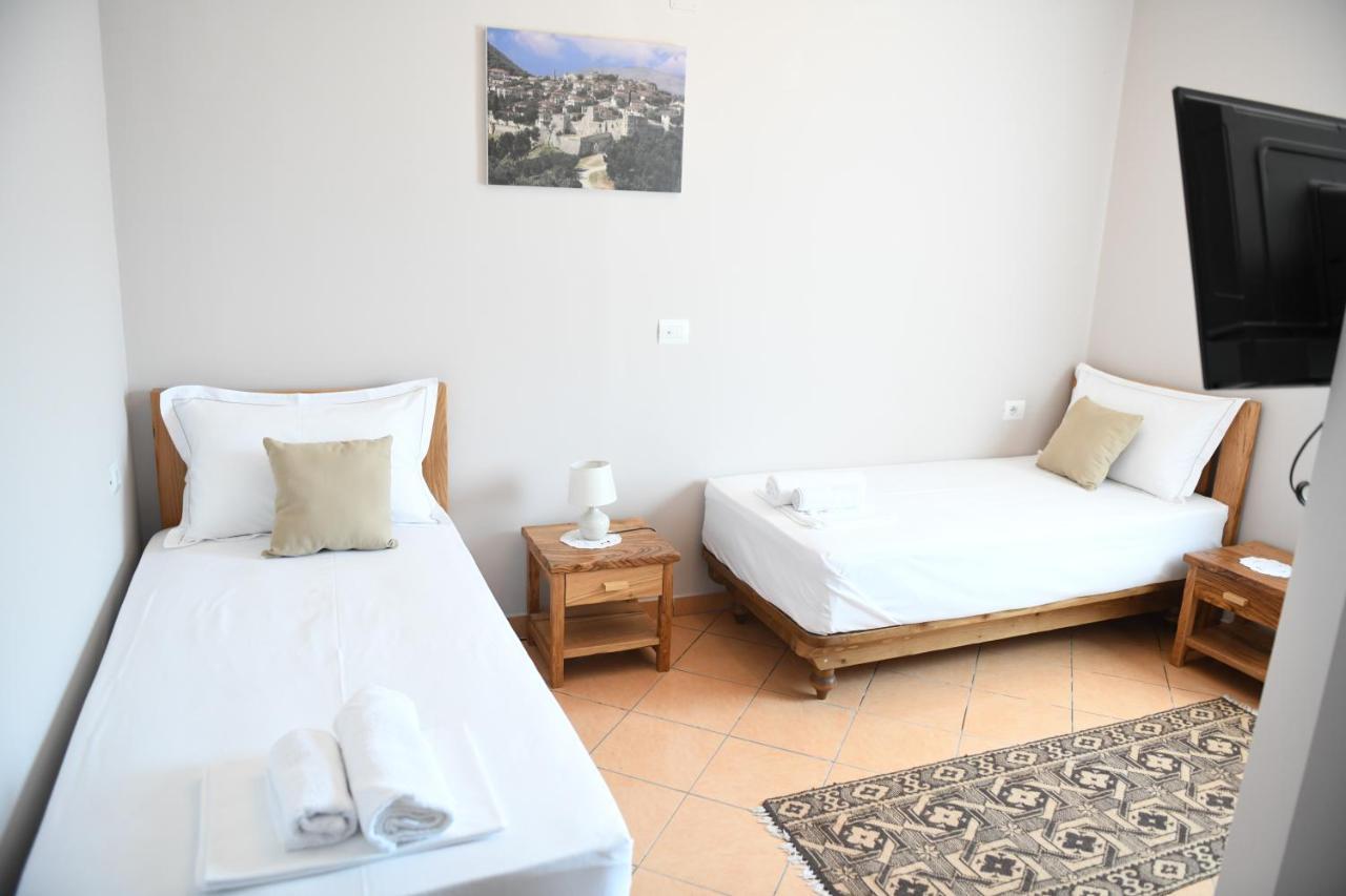 Guesthouse Leo Berat Extérieur photo