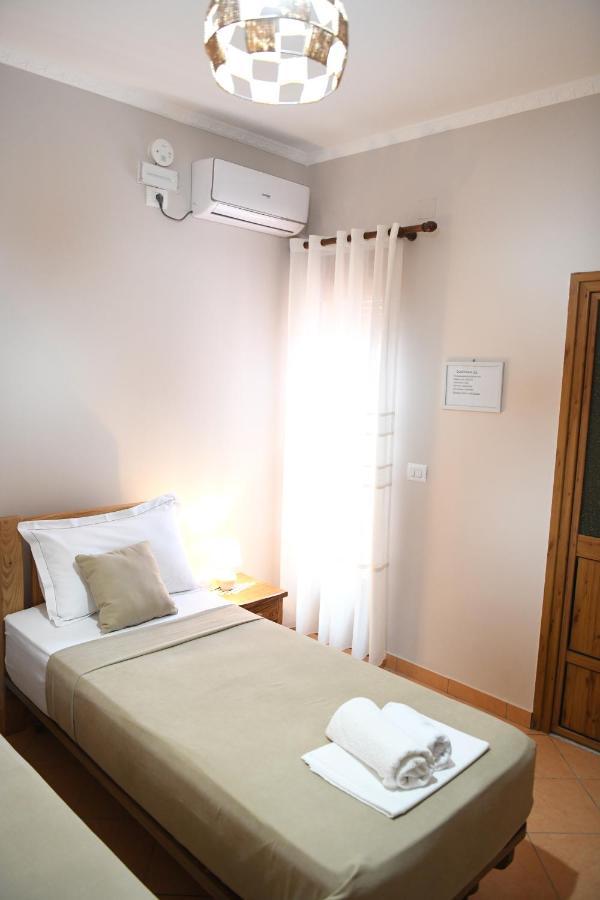Guesthouse Leo Berat Extérieur photo
