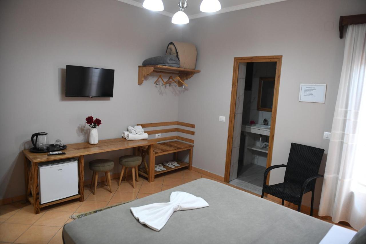 Guesthouse Leo Berat Extérieur photo