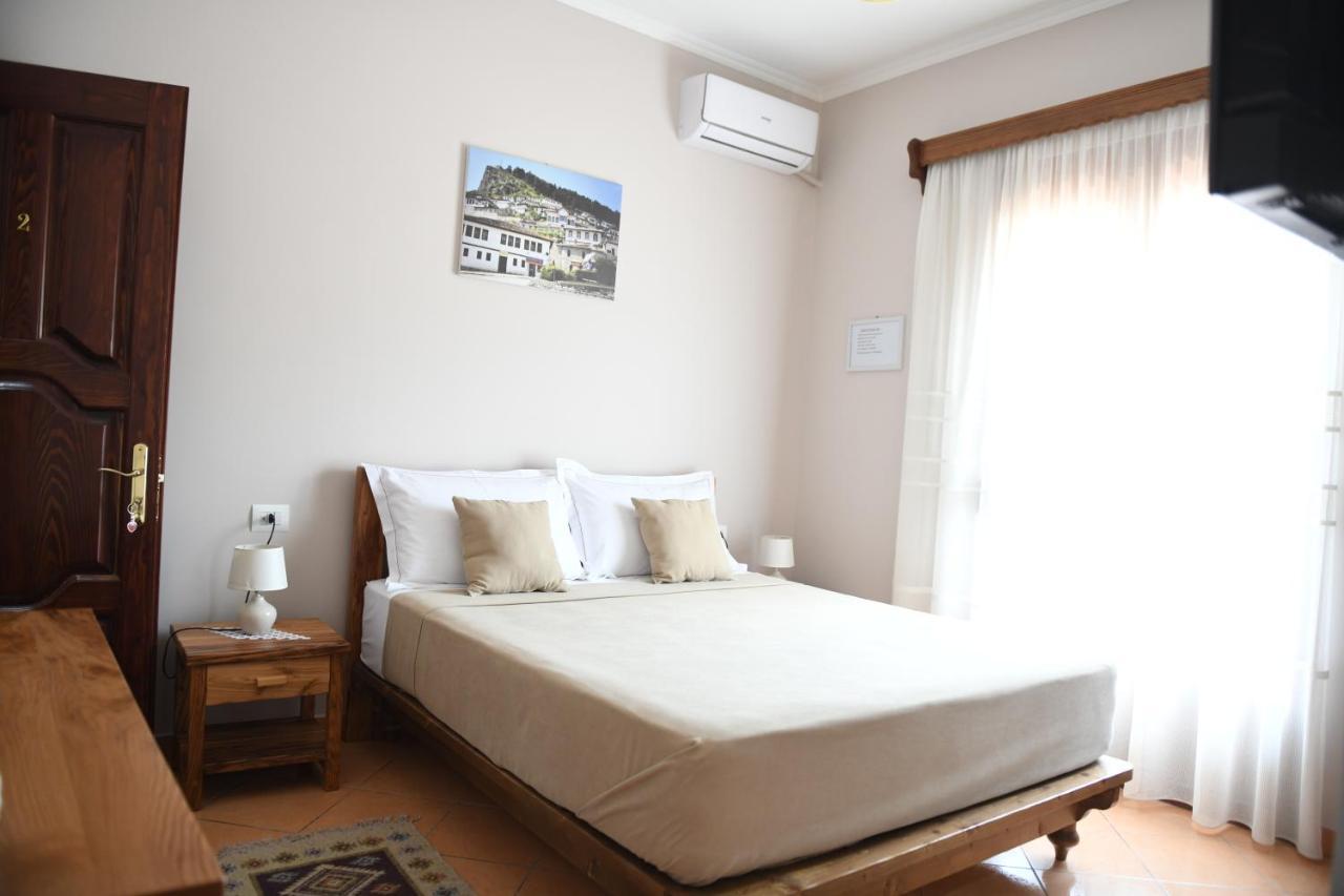 Guesthouse Leo Berat Extérieur photo