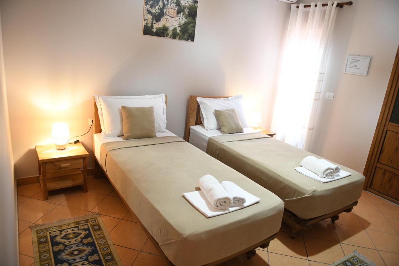 Guesthouse Leo Berat Extérieur photo