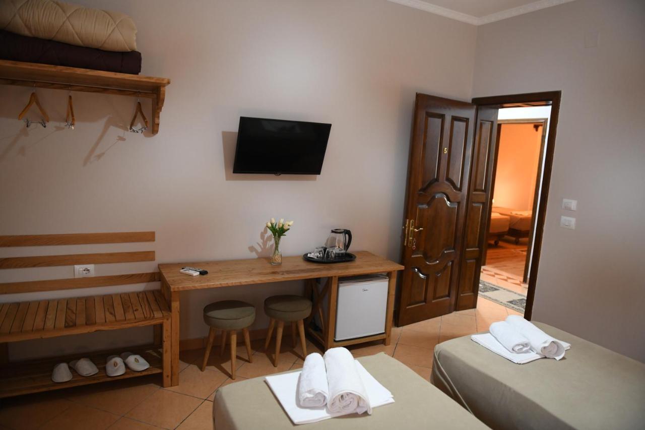 Guesthouse Leo Berat Extérieur photo