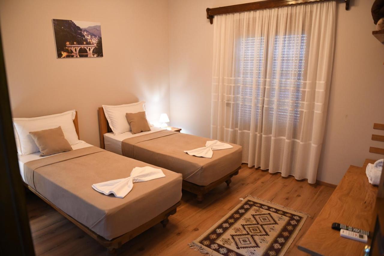 Guesthouse Leo Berat Extérieur photo