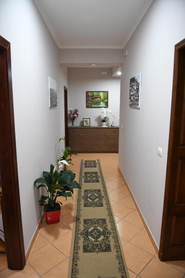 Guesthouse Leo Berat Extérieur photo