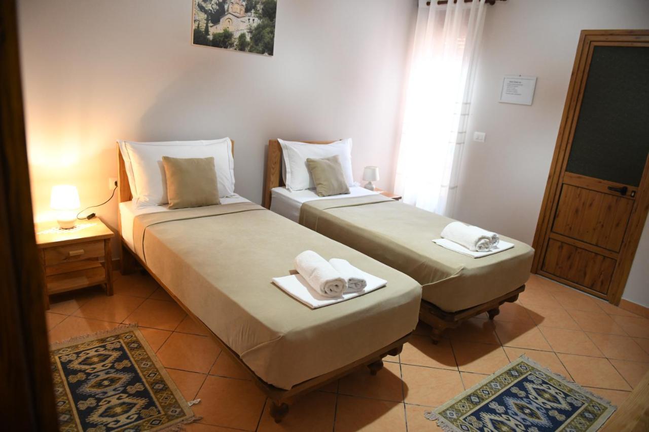 Guesthouse Leo Berat Extérieur photo