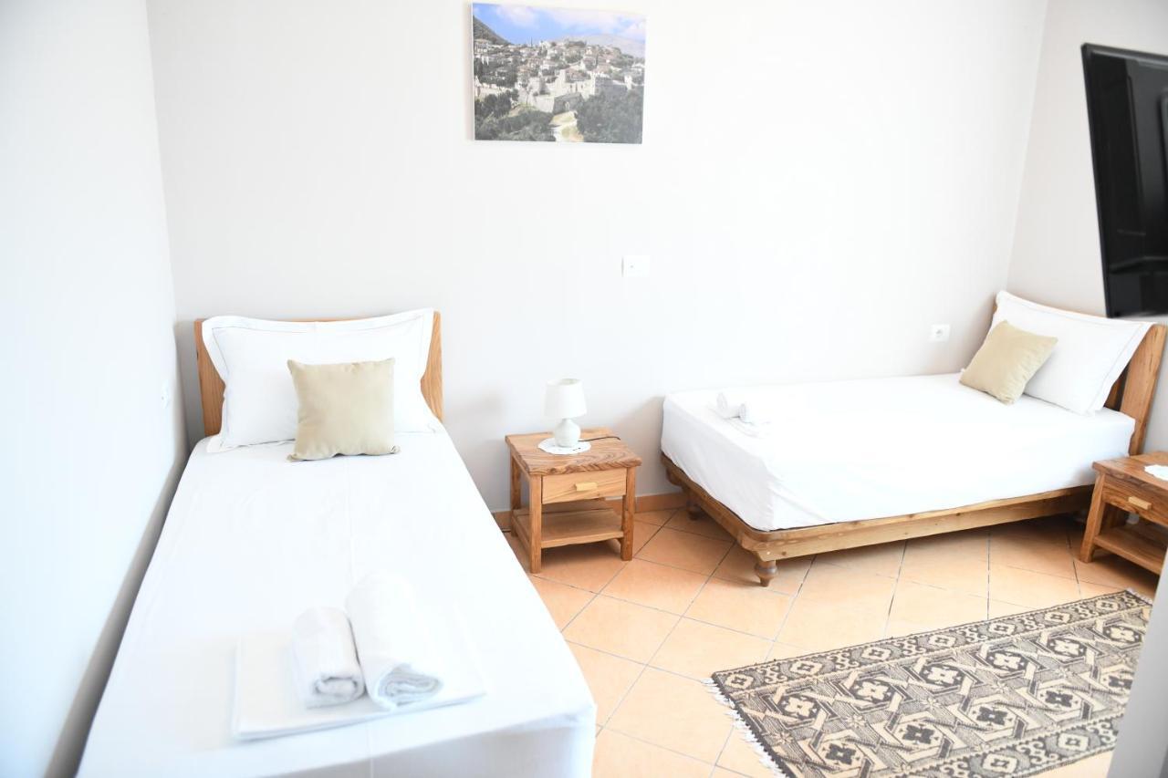 Guesthouse Leo Berat Extérieur photo